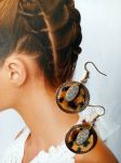 Boucles d'oreilles réalisées avec cuir et éléments de récupération, pour oreilles percées