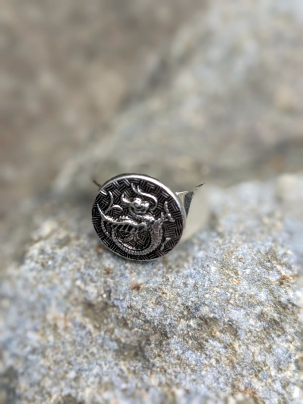 bague réalisée avec des éléments de récupération, réglable, 2.5 cm diam.