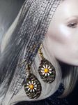 Boucles d'oreilles réalisées avec éléments de récupération dont cuir, pour oreilles percées